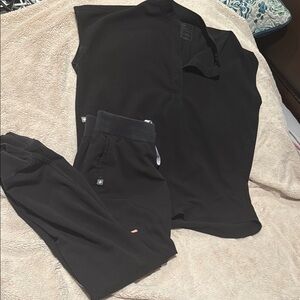 FIGS women’s scrub set